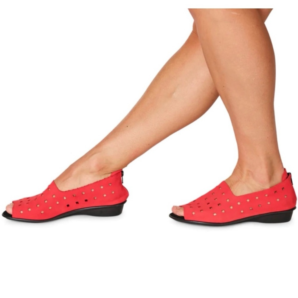 Sesto Meucci Of Florence Red Edwina Open Toe Perforated Sandals Size 9.5